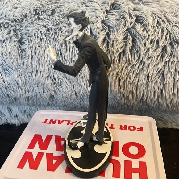 Joker Jim Lee black and white statue - Picture 3 of 8